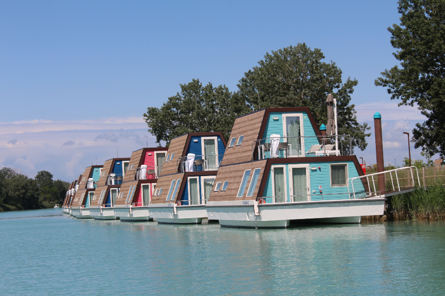 Floating Chalets im Marina Azzurra Resort – Geheimtipp obere Adria 